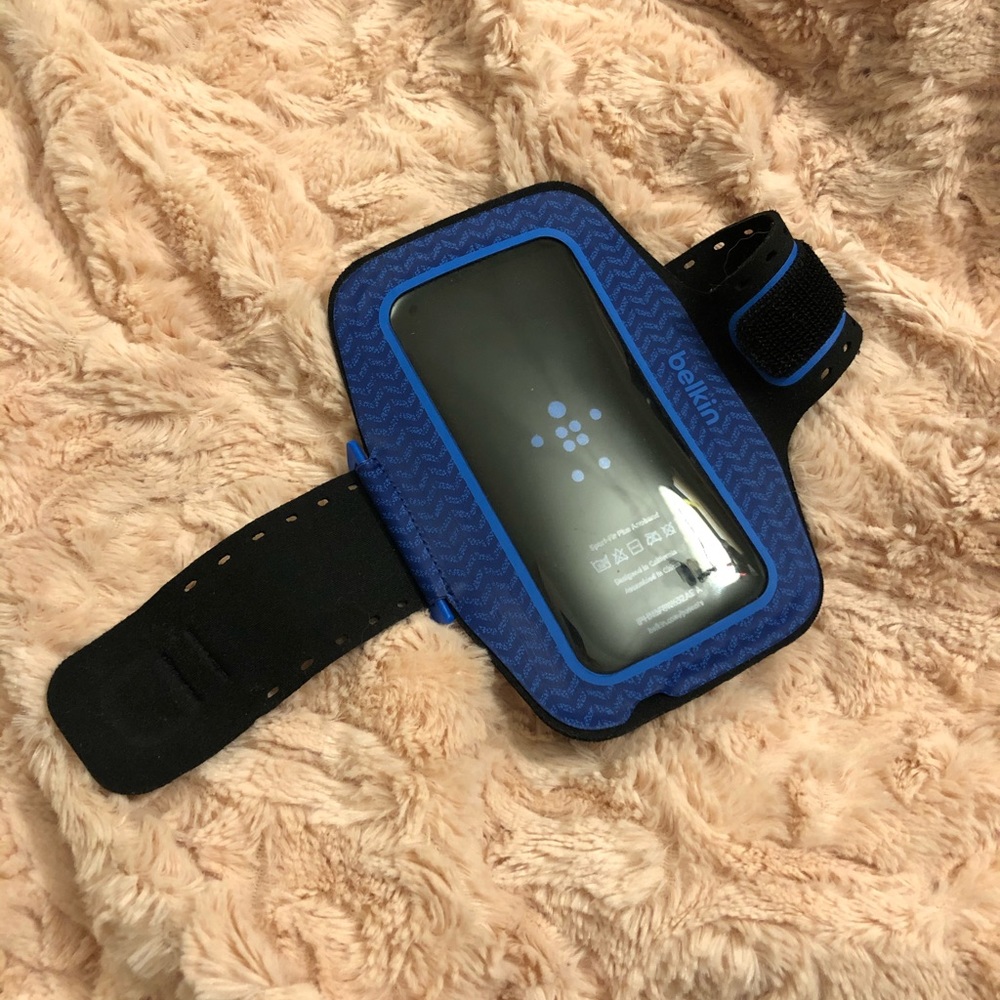 NWOT Belkin workout phone holder for arm in blue